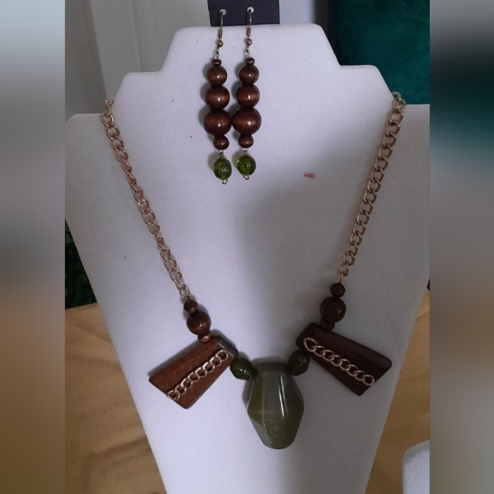 Wooden gold and green earrings and necklace set